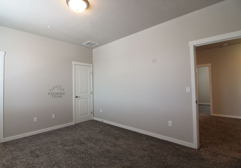 RENT SPECIAL: 3 bed, 2.5 bath townhome in Kennewick property image