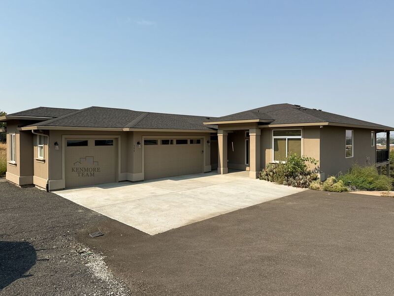 4 Bed/2.5 Bath + an Office Home in Richland property image