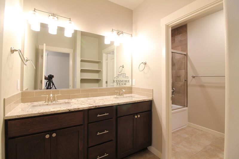 4 Bed/2.5 Bath + an Office Home in Richland property image