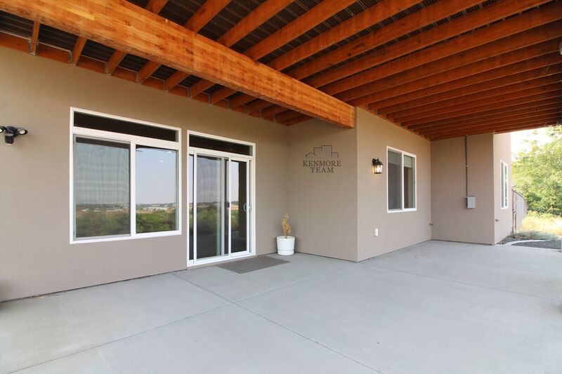 4 Bed/2.5 Bath + an Office Home in Richland property image