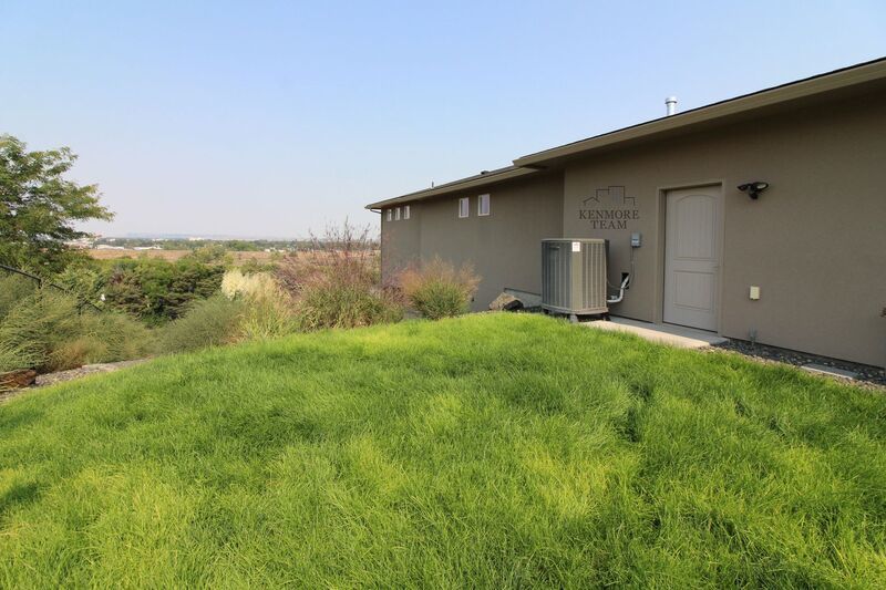 4 Bed/2.5 Bath + an Office Home in Richland property image