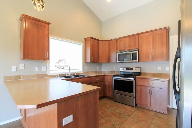 RENT SPECIAL: South Kennewick 3 Bed/2 Bath House property image