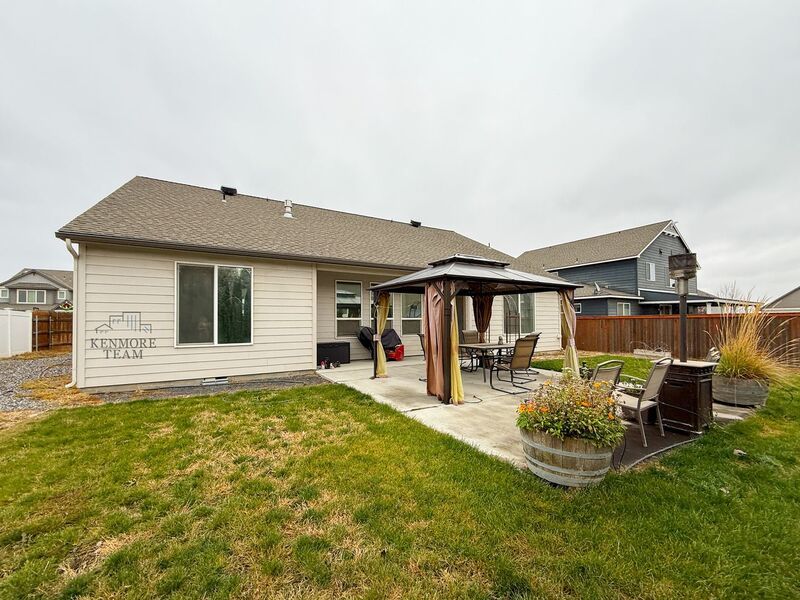 FURNISHED 3 Bed/2 Bath House in South Kennewick property image