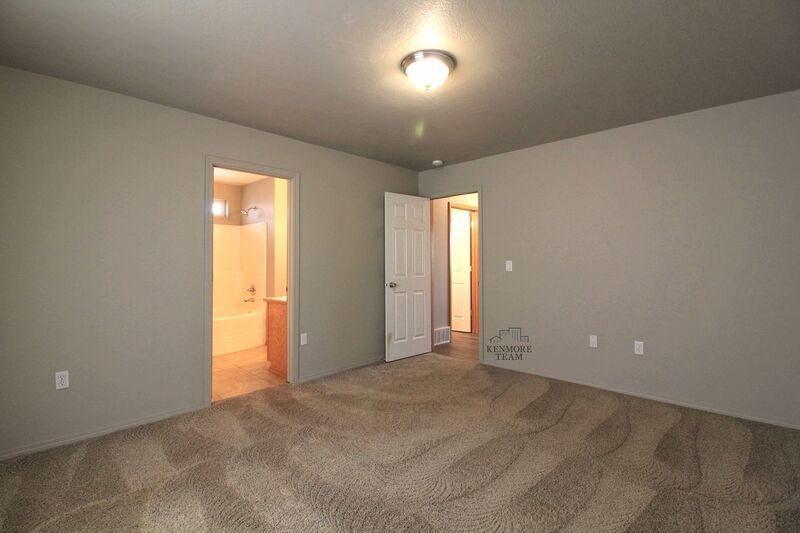 West Pasco 4 bed/3 bath Home property image