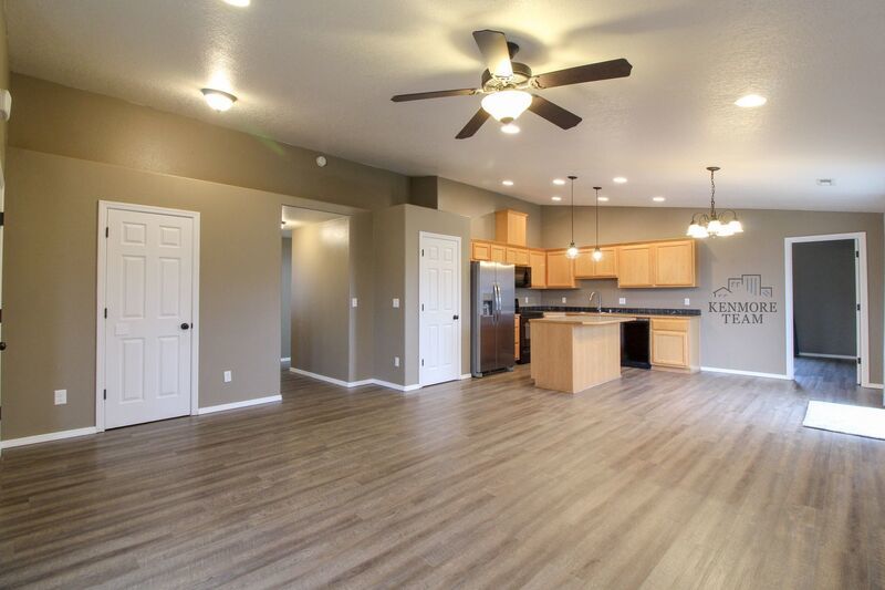 3 Bed/2 Bath + an Office Home in West Pasco property image